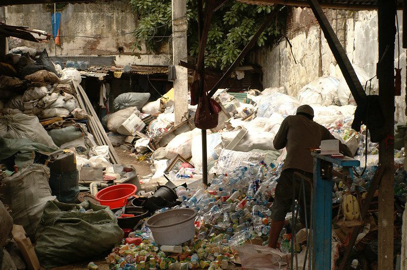 plastic bottles solve homelessness